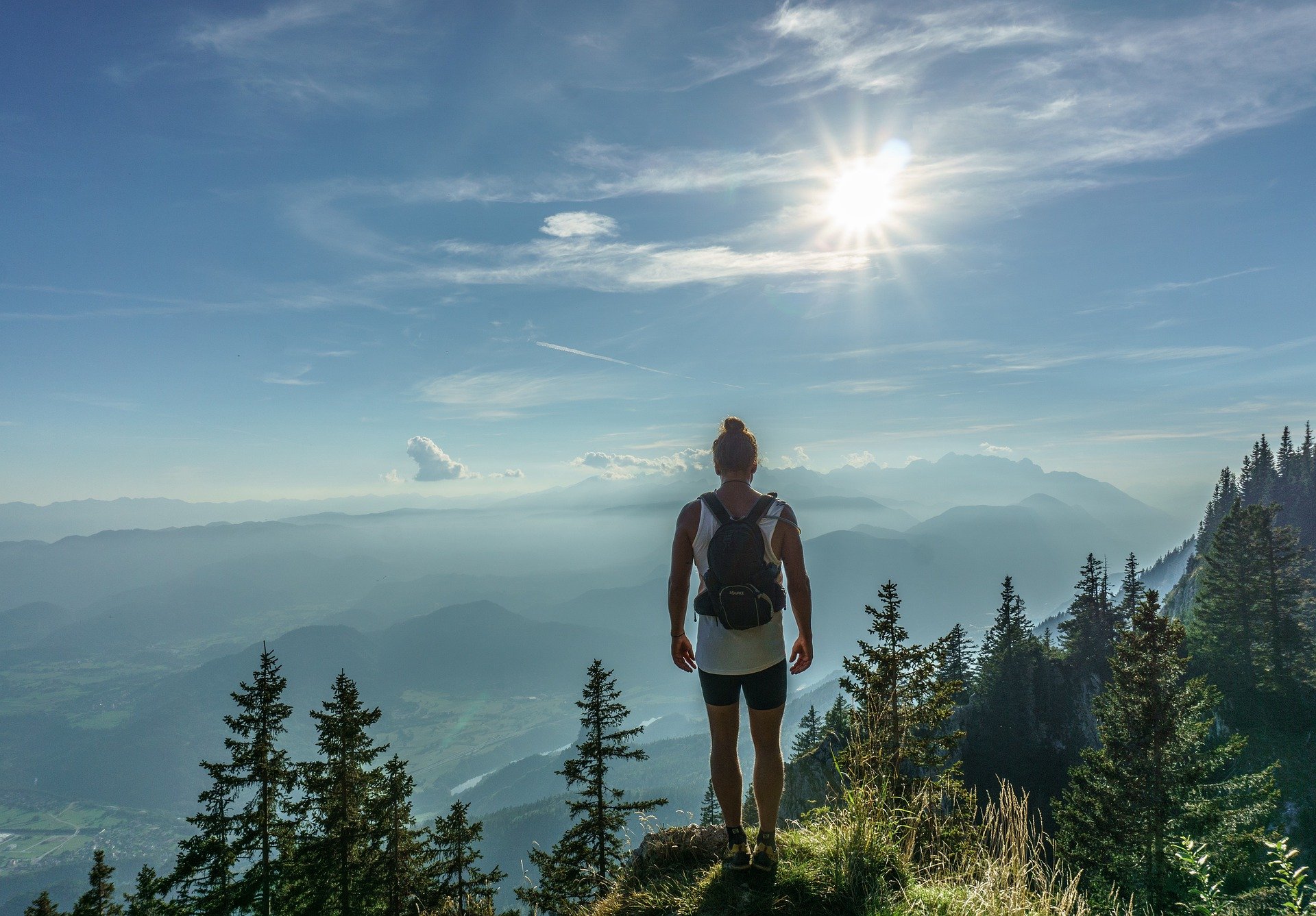 hiker-g45d46f2af_1920